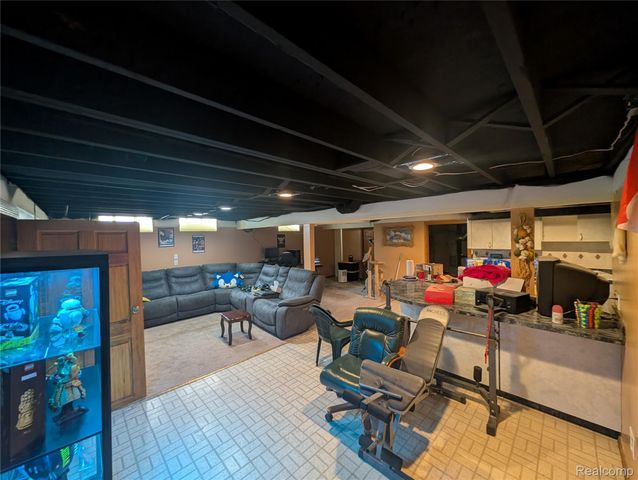 27072 Simone Street, Dearborn Heights, MI 48127