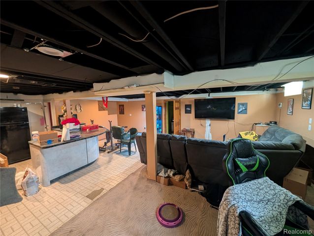 27072 Simone Street, Dearborn Heights, MI 48127