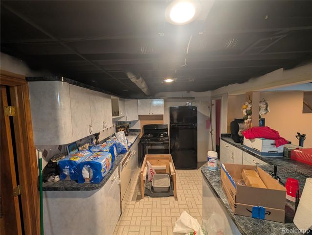 27072 Simone Street, Dearborn Heights, MI 48127