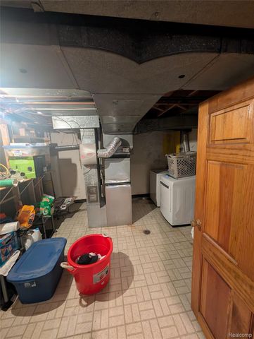 27072 Simone Street, Dearborn Heights, MI 48127