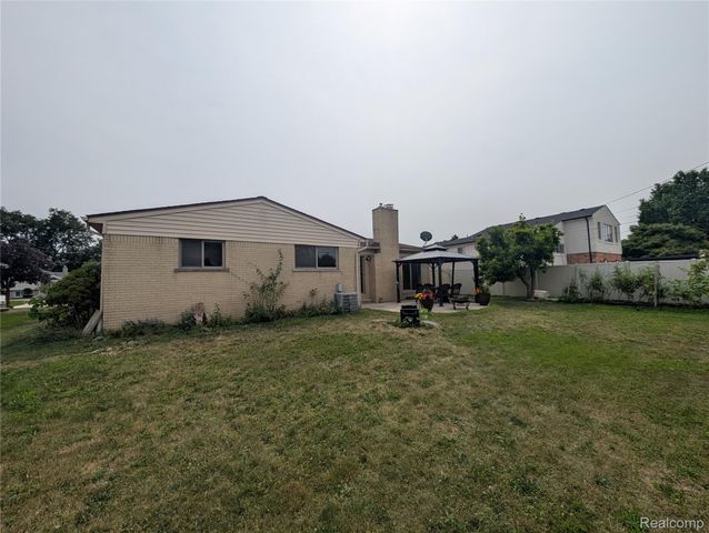 27072 Simone Street, Dearborn Heights, MI 48127