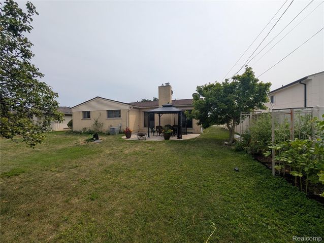 27072 Simone Street, Dearborn Heights, MI 48127