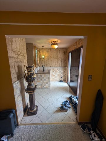 27072 Simone Street, Dearborn Heights, MI 48127