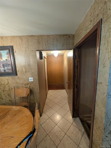 27072 Simone Street, Dearborn Heights, MI 48127