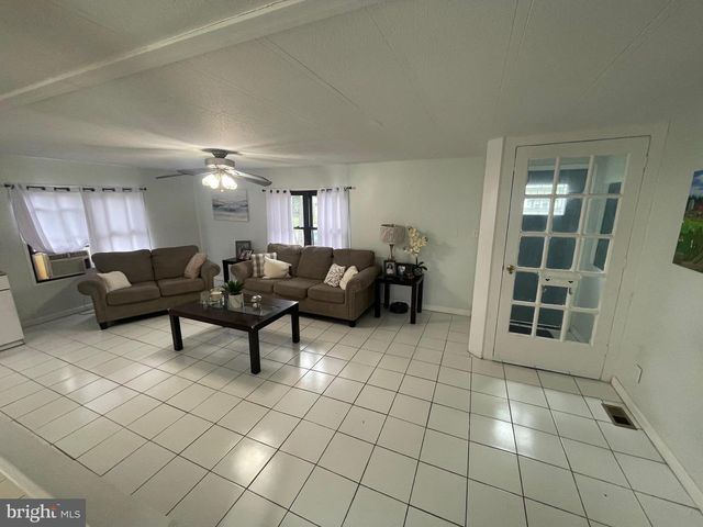 6033 FALMONT DR, Morrisville, PA 19067