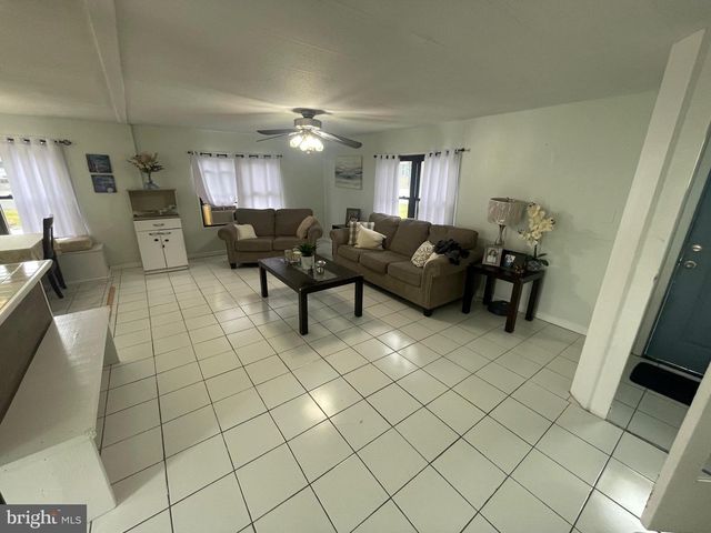6033 FALMONT DR, Morrisville, PA 19067