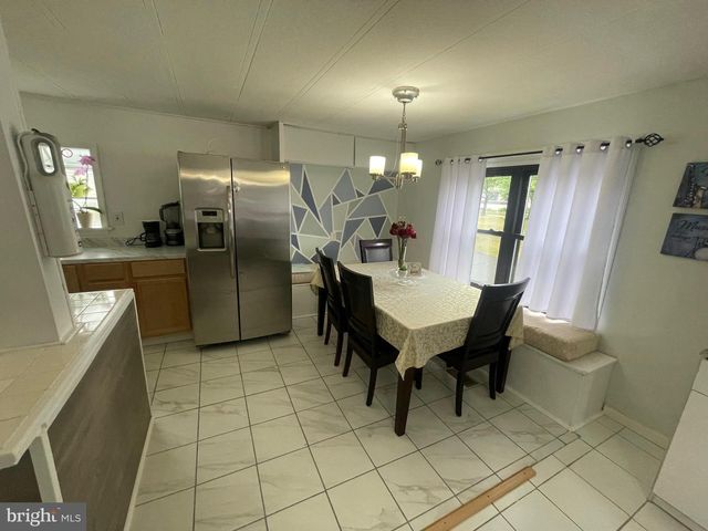 6033 FALMONT DR, Morrisville, PA 19067