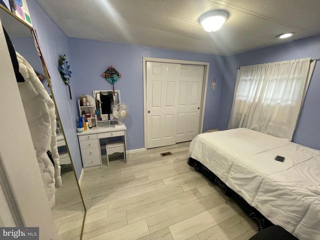 6033 FALMONT DR, Morrisville, PA 19067