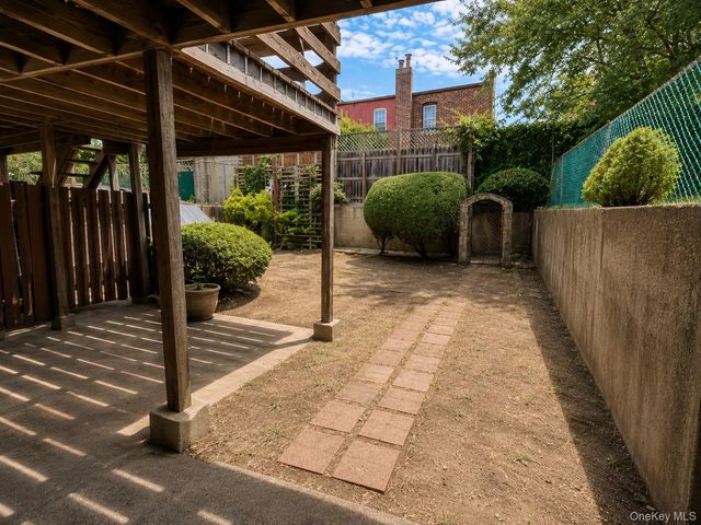 95-19 242nd Street, Floral Park, NY 11001