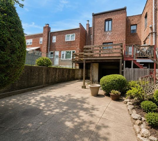95-19 242nd Street, Floral Park, NY 11001