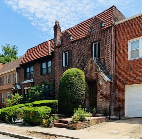 95-19 242nd Street, Floral Park, NY 11001