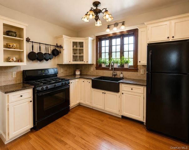 95-19 242nd Street, Floral Park, NY 11001
