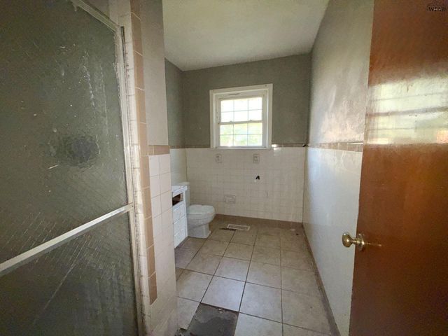 421 N WALL STREET, Iowa Park, TX 76367
