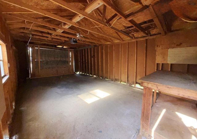 421 N WALL STREET, Iowa Park, TX 76367