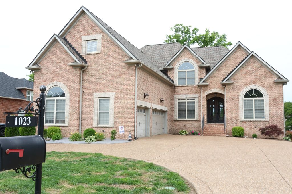 1023 Somerset Downs Blvd, Hendersonville, TN 37075