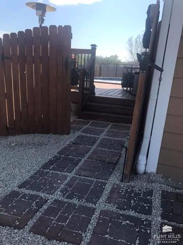 401 Dewey Street, Solomon, KS 67480