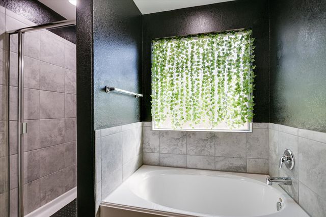 104 Granville CT, Jarrell, TX 76537