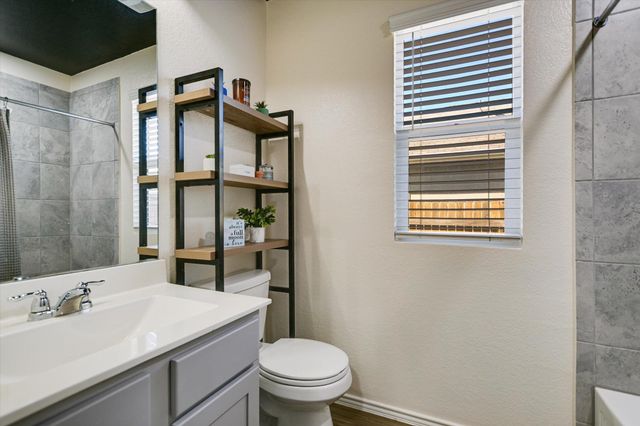 104 Granville CT, Jarrell, TX 76537