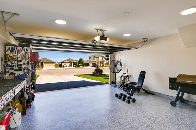 104 Granville CT, Jarrell, TX 76537