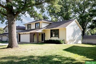906 Chisholm Trail, Papillion, NE 68046
