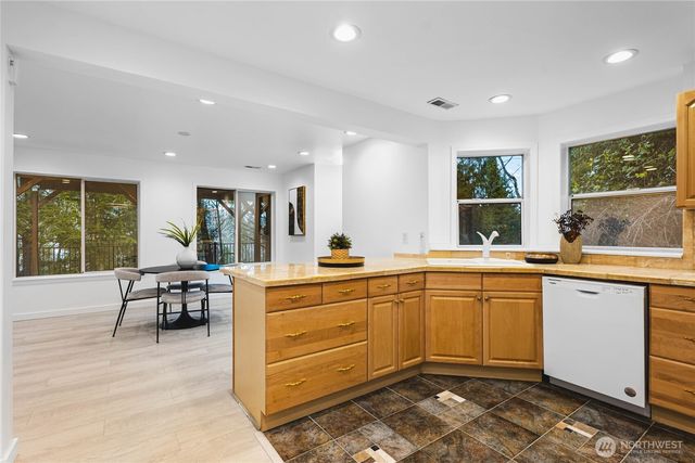 17431 NE 28th Street, Redmond, WA 98052