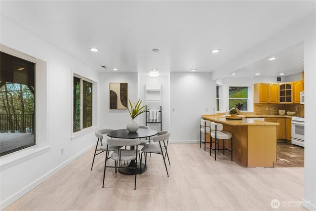 17431 NE 28th Street, Redmond, WA 98052