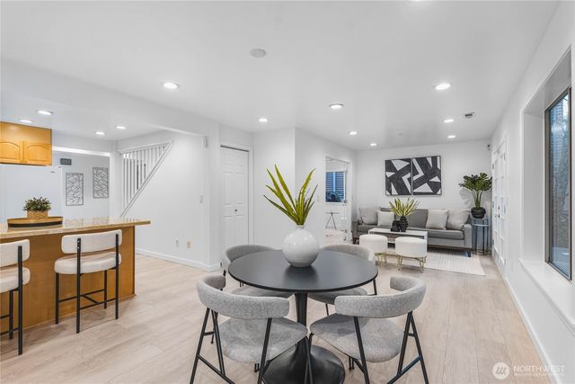 17431 NE 28th Street, Redmond, WA 98052