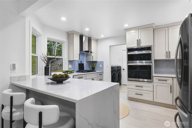 17431 NE 28th Street, Redmond, WA 98052