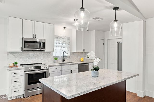 8715 Pine Ridge Boulevard, Diamondhead, MS 39525