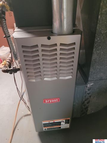 7205 North Ridge Drive, Omaha, NE 68112