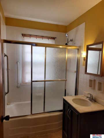 7205 North Ridge Drive, Omaha, NE 68112