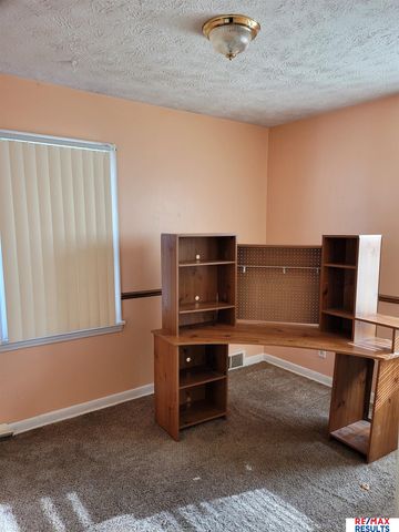 7205 North Ridge Drive, Omaha, NE 68112