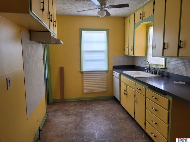 7205 North Ridge Drive, Omaha, NE 68112