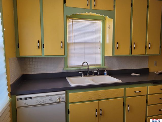 7205 North Ridge Drive, Omaha, NE 68112