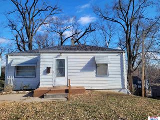 7205 North Ridge Drive, Omaha, NE 68112