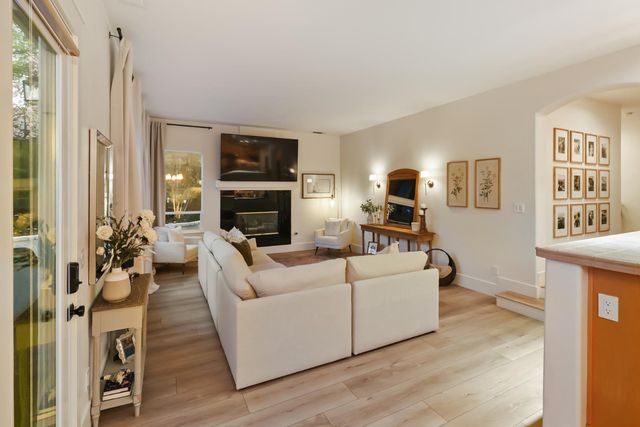 3835 Deer Ridge Ln, Auburn, CA 95602