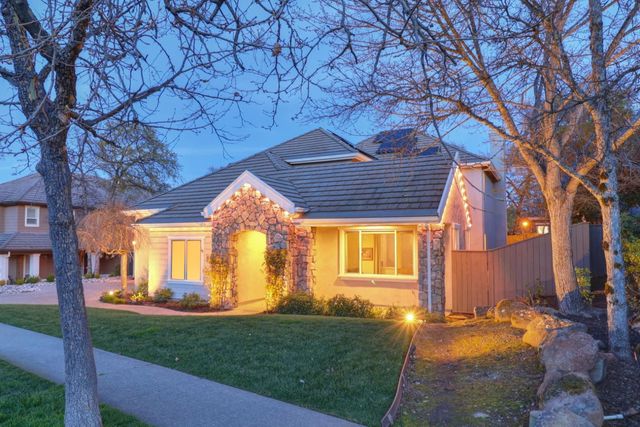 3835 Deer Ridge Ln, Auburn, CA 95602