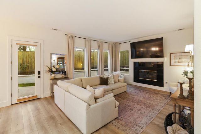 3835 Deer Ridge Ln, Auburn, CA 95602