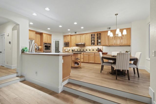 3835 Deer Ridge Ln, Auburn, CA 95602