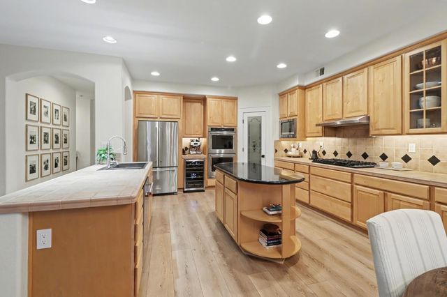 3835 Deer Ridge Ln, Auburn, CA 95602