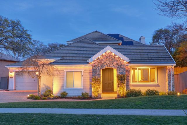 3835 Deer Ridge Ln, Auburn, CA 95602