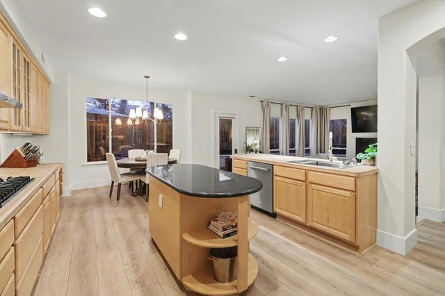 3835 Deer Ridge Ln, Auburn, CA 95602