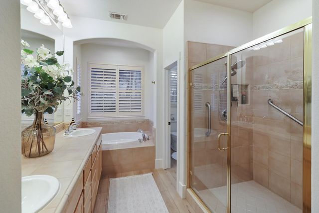 3835 Deer Ridge Ln, Auburn, CA 95602