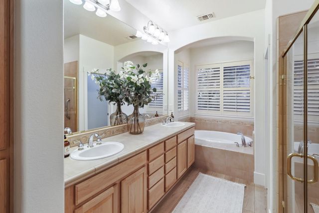 3835 Deer Ridge Ln, Auburn, CA 95602