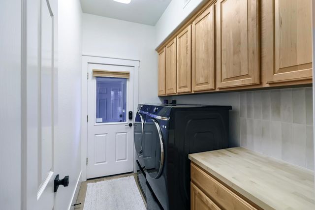 3835 Deer Ridge Ln, Auburn, CA 95602