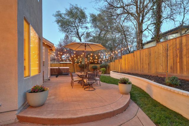 3835 Deer Ridge Ln, Auburn, CA 95602