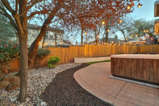 3835 Deer Ridge Ln, Auburn, CA 95602