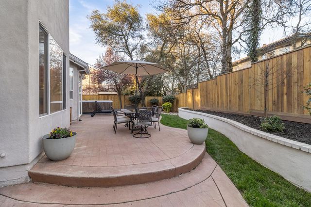 3835 Deer Ridge Ln, Auburn, CA 95602