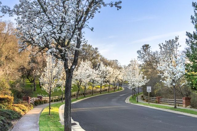 3835 Deer Ridge Ln, Auburn, CA 95602