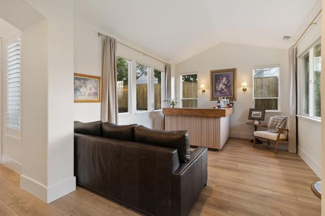 3835 Deer Ridge Ln, Auburn, CA 95602